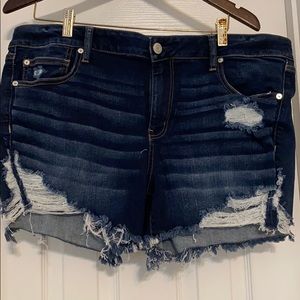 Distressed women’s shorts
